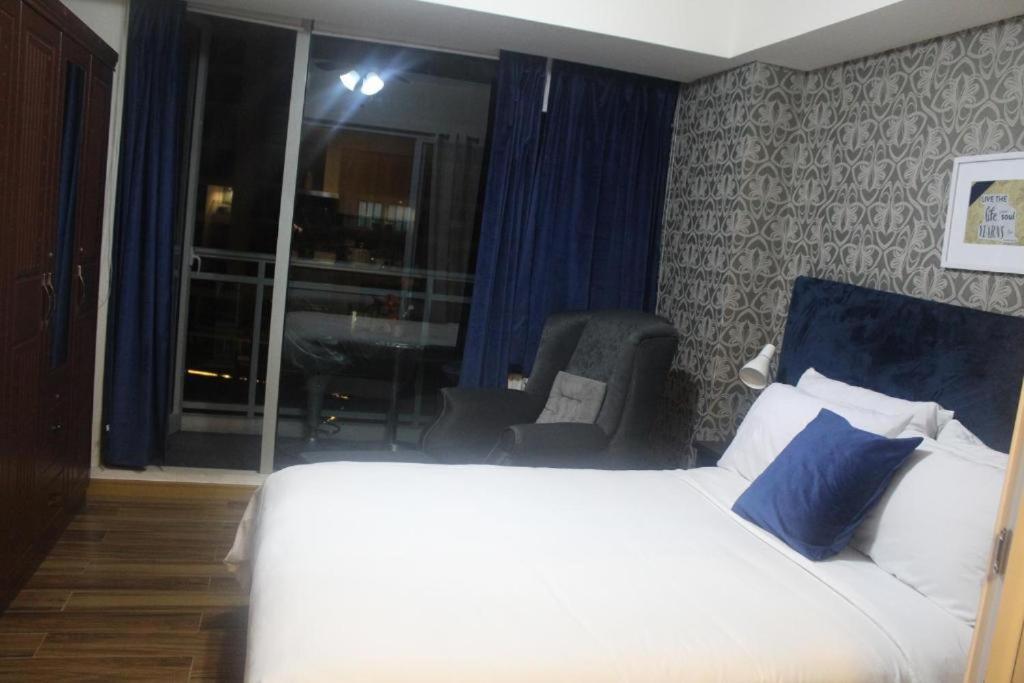 Azure C2 Balcony Wifi Near Mall Airport Multiple Units Paranaque City Extérieur photo